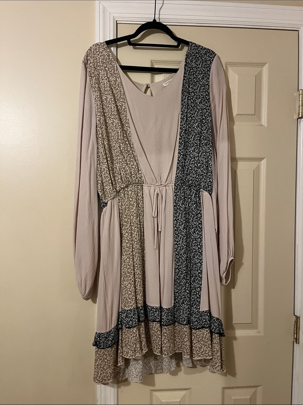 Chic Soul Patchwork Long-Sleeve Dress in Beige and Navy Blue Floral